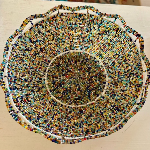 beautiful hand made accessories bowl made with colorful beads - Picture 3 of 4